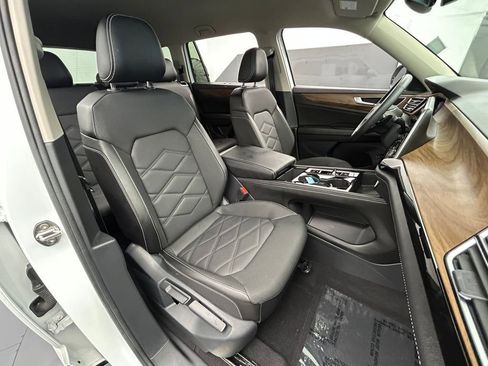 Used 2024 Volkswagen Atlas SE FWD image 49