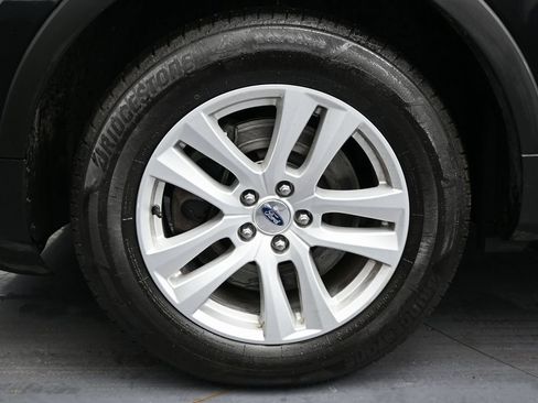 Used 2018 Ford Explorer XLT w/ Equipment Group 201A image 11