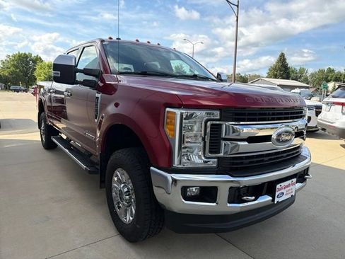 Used 2017 Ford F350 XLT w/ XLT Premium Package AWD/4WD image 8