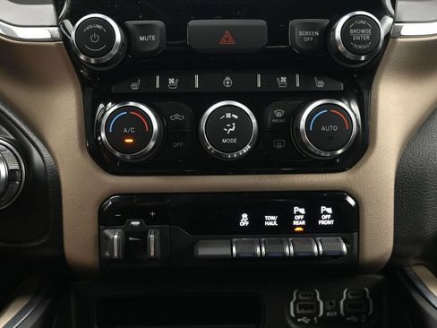 Used 2022 RAM 1500 Laramie AWD/4WD image 28