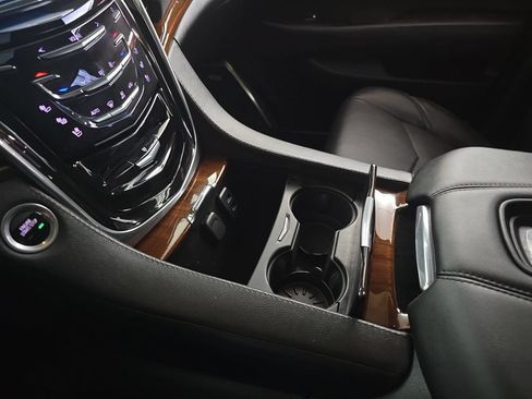 Used 2016 Cadillac Escalade Luxury AWD/4WD image 28