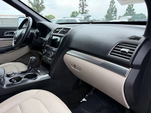 Used 2018 Ford Explorer XLT w/ Equipment Group 202A AWD/4WD image 19