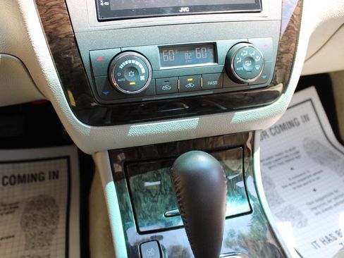 Used 2011 Cadillac DTS image 20