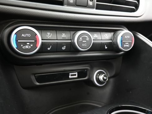 Used 2023 Alfa Romeo Giulia Sprint image 24