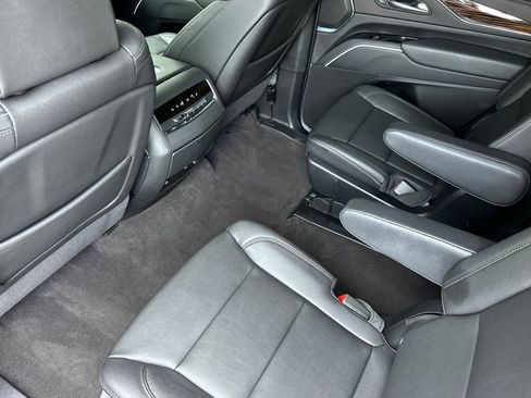 Used 2024 Cadillac Escalade Luxury image 13