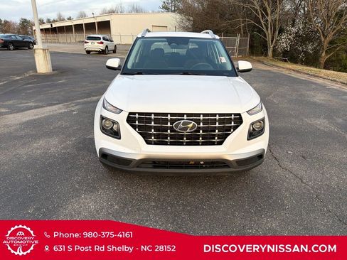 Used 2023 Hyundai Venue SEL image 4