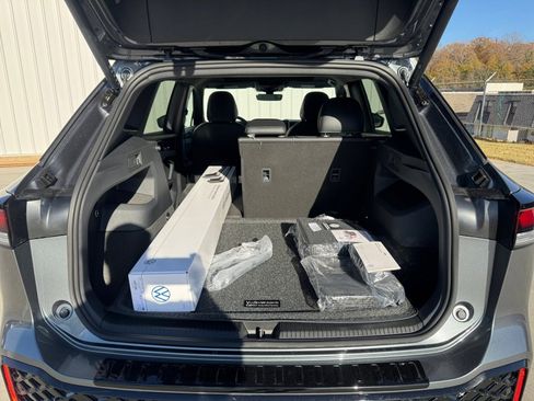 New 2026 Volkswagen Tiguan SE R-Line FWD image 15