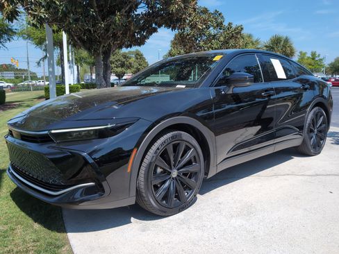 Certified 2025 Toyota Crown Nightshade image 5