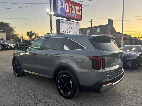 Used 2024 Kia Sorento S image 5