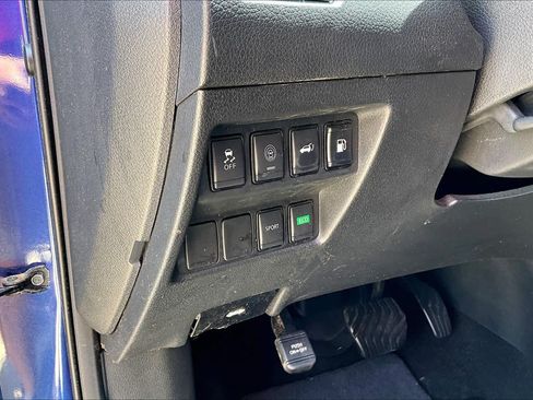 Used 2019 Nissan Rogue SV FWD image 31