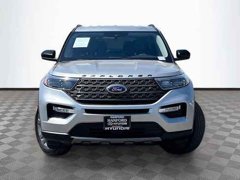 Used 2022 Ford Explorer XLT w/ Equipment Group 202A AWD/4WD image 3