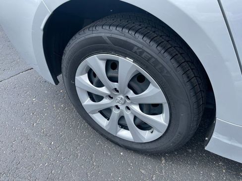 Used 2023 Toyota Corolla LE FWD image 3