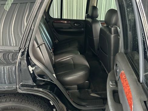 Used 2009 GMC Envoy Denali w/ Sun And 6-Disc Cd Package image 24