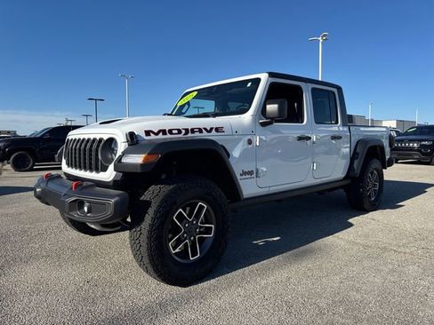 Used 2025 Jeep Gladiator Mojave w/ Convenience Group AWD/4WD image 2
