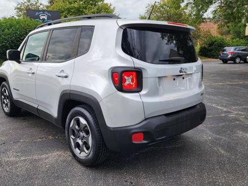Used 2015 Jeep Renegade Latitude FWD image 6