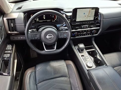 Used 2022 Nissan Pathfinder Platinum w/ Cargo Package AWD/4WD image 2