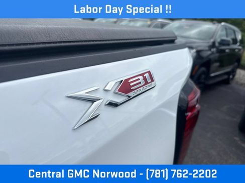 Used 2024 GMC Sierra 1500 SLT w/ SLT Premium Package AWD/4WD image 11