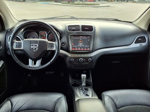 Used 2019 Dodge Journey Crossroad w/ Driver Convenience Group FWD image 5