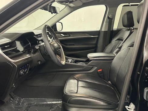 Used 2022 Jeep Grand Cherokee Limited 4xe w/ Luxury Tech Group II AWD/4WD image 11