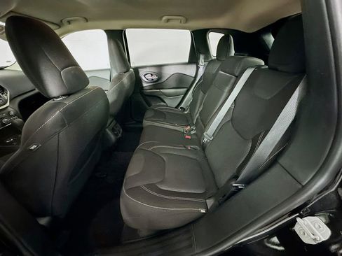 Used 2016 Jeep Cherokee Latitude w/ Cold Weather Group image 29