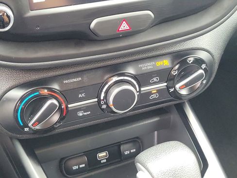 Used 2025 Kia Soul LX w/ LX Technology Package image 18