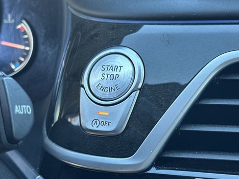 Used 2017 BMW 750i xDrive image 9