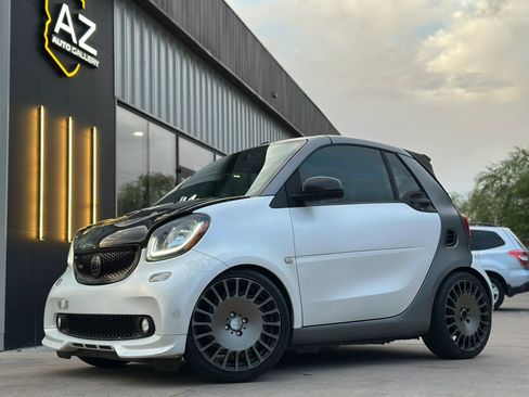 Used 2017 smart fortwo passion RWD image 1