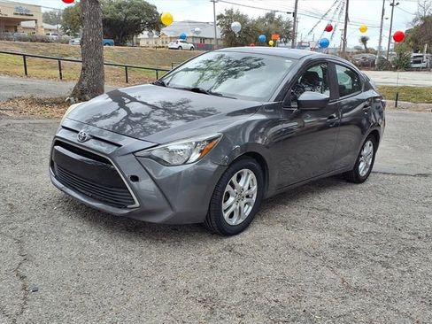 Used 2018 Toyota Yaris iA image 3