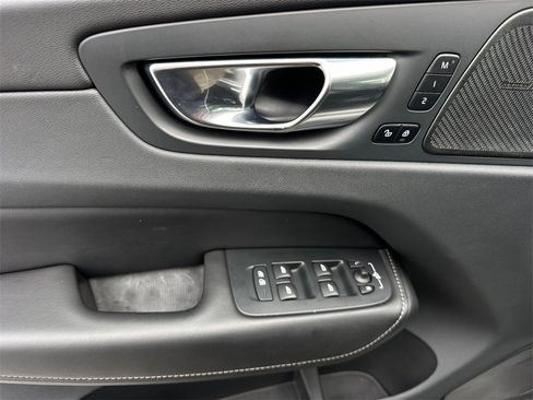 Certified 2023 Volvo XC60 B5 Ultimate image 10
