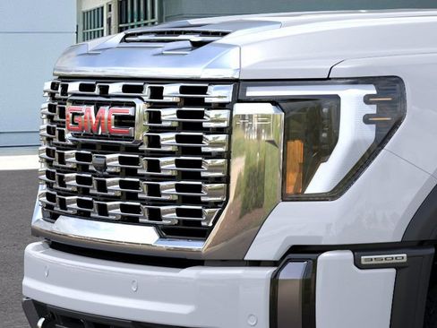 New 2026 GMC Sierra 3500 Denali w/ Denali Reserve Package AWD/4WD image 13