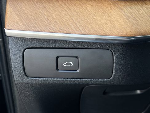 Used 2024 Volvo XC90 B6 Plus image 14