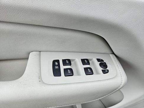 Certified 2023 Volvo XC60 B5 Ultimate w/ Protection Package Premier image 18