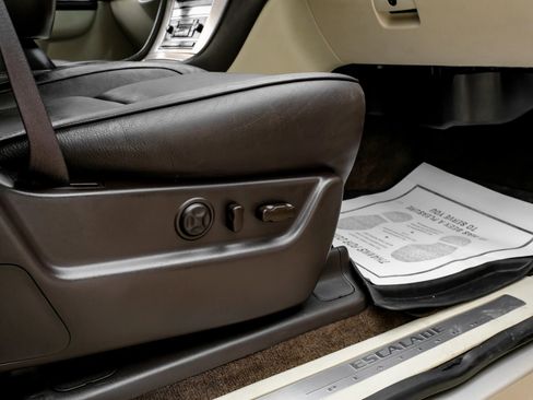 Used 2013 Cadillac Escalade Platinum image 38