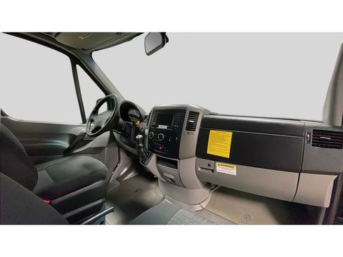 Used 2018 Mercedes-Benz Sprinter 2500 image 18