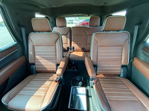 Used 2023 GMC Yukon Denali Ultimate AWD/4WD image 13
