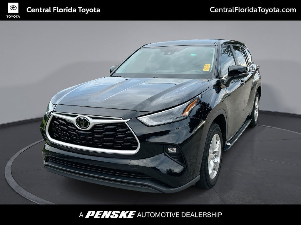 Used 2024 Toyota Highlander LE FWD image 1