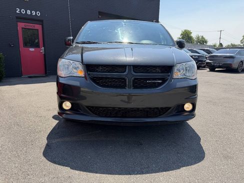 Used 2011 Dodge Grand Caravan R/T w/ Entertainment Group 1 FWD image 2
