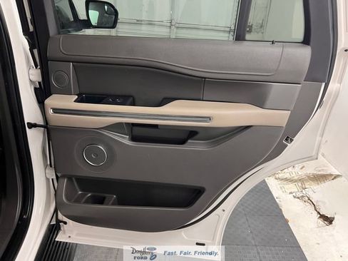 Used 2018 Ford Expedition XLT RWD image 35