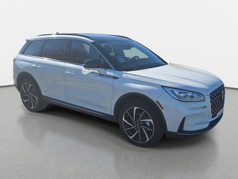 New 2026 Lincoln Corsair Reserve image 3