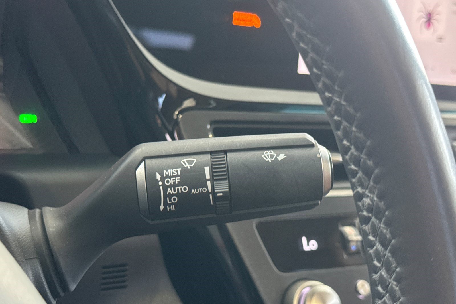 Used 2024 Lexus ES 300h w/ Premium Package FWD image 32