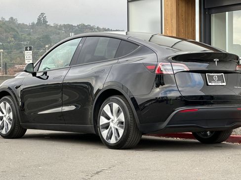 Used 2023 Tesla Model Y Long Range image 6