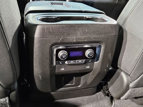 Used 2024 Chevrolet Suburban Premier image 38