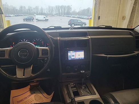 Used 2012 Jeep Liberty Limited Jet w/ Comfort/Convenience Group image 6