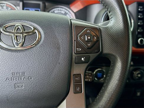 Used 2020 Toyota Tacoma TRD Off-Road image 19