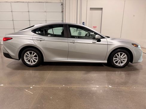 Used 2025 Toyota Camry LE FWD image 4