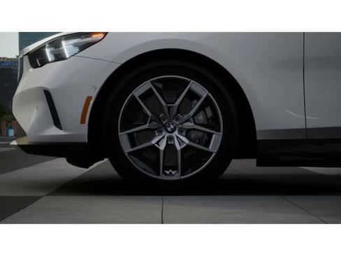 New 2026 BMW i5 eDrive40 image 7