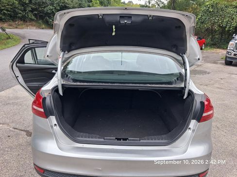 Used 2016 Ford Focus SE FWD image 12