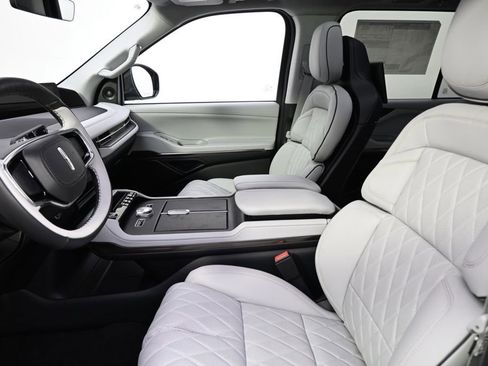 New 2026 Lincoln Navigator Black Label AWD/4WD image 13
