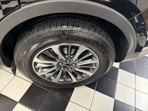 Used 2020 Lincoln Nautilus Reserve image 10