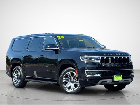 Used 2023 Jeep Wagoneer L Series II RWD image 2